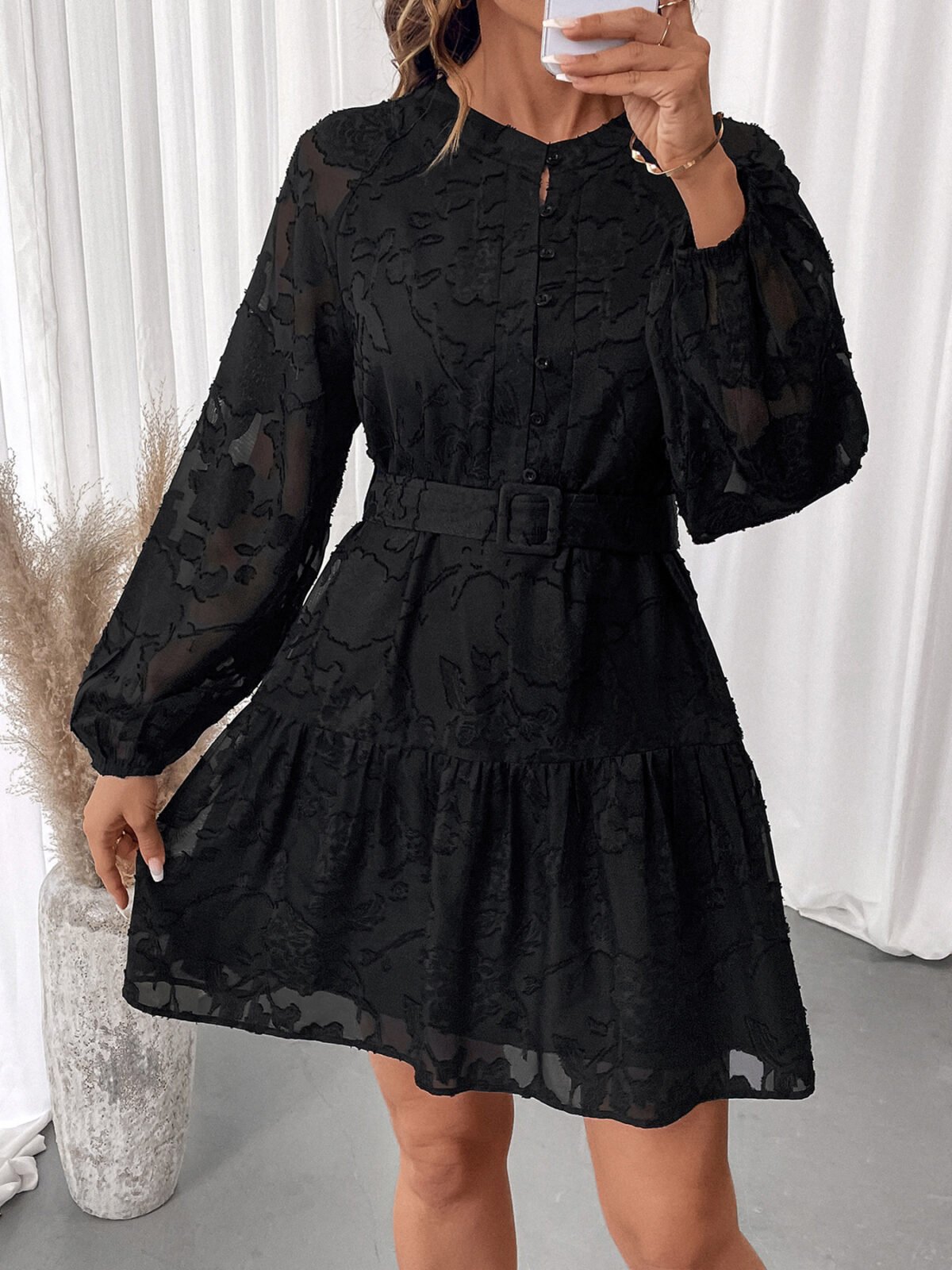close-up-balloon-sleeves-black-mini-dress